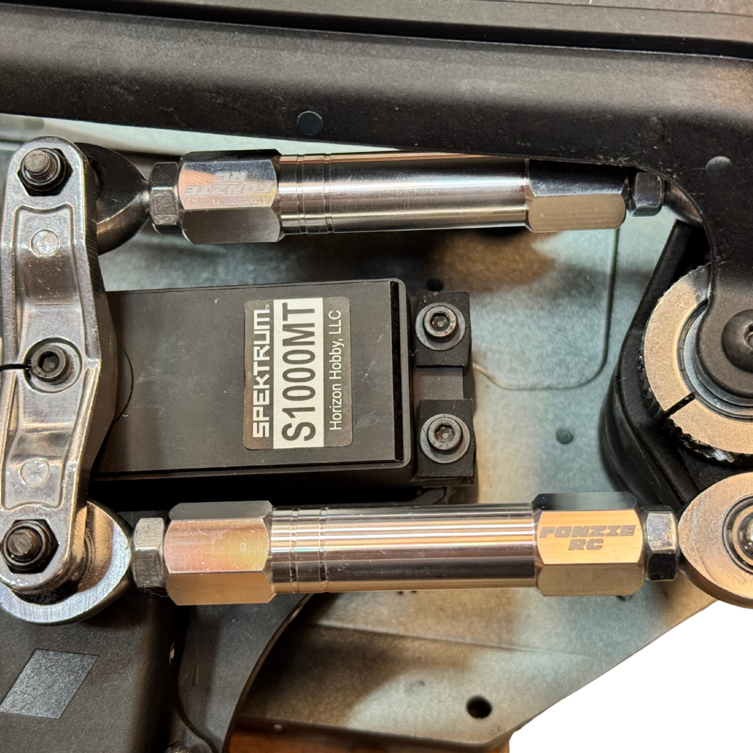 Fonzie Godzilla servo links installed on Losi 5IVE-T 3.0, top-down view