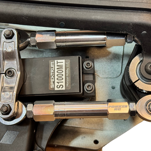 Fonzie Godzilla servo links installed on Losi 5IVE-T 3.0, top-down view